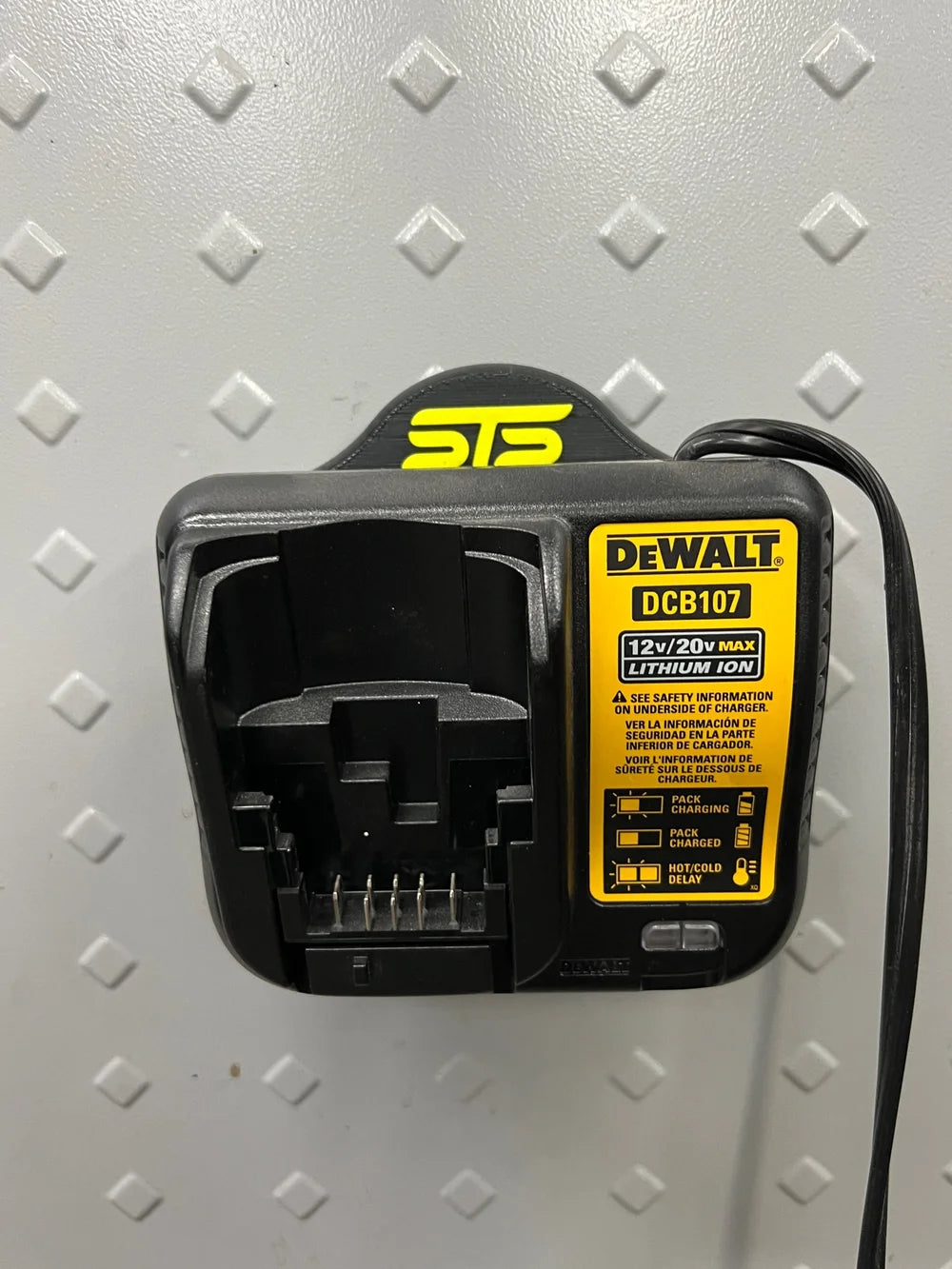 STS Auto Design DWDC107 - Dewalt 12V/20V CB107 Magnetic Charger Holder