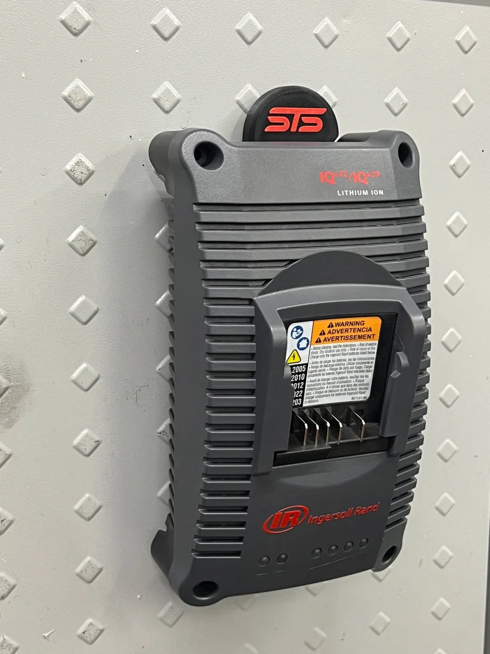 STS Auto Design IR1220IQCH - Ingersoll Rand Magnetic Combo Charger Holder