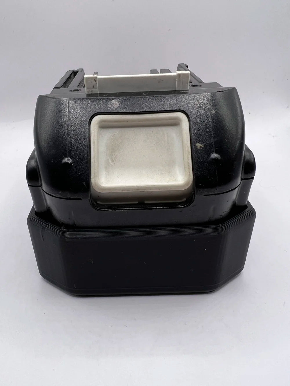 STS Auto Design MK18 – Makita 18V 3Ah/5Ah Magnetic Battery Cover