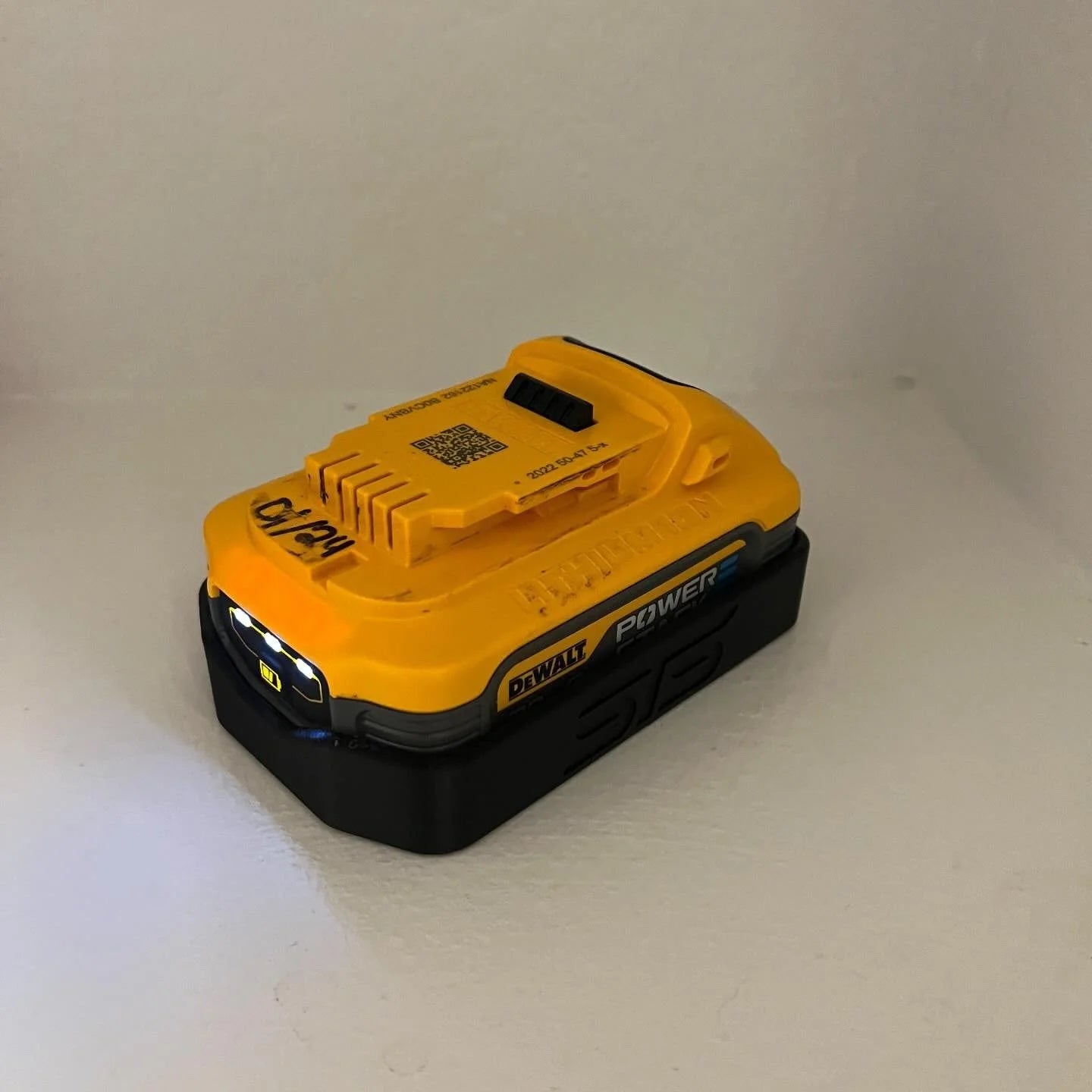 STS Auto Design DWDCBP520 - Dewalt 20V 5.0Ah Powerstack Magnetic Battery Cover