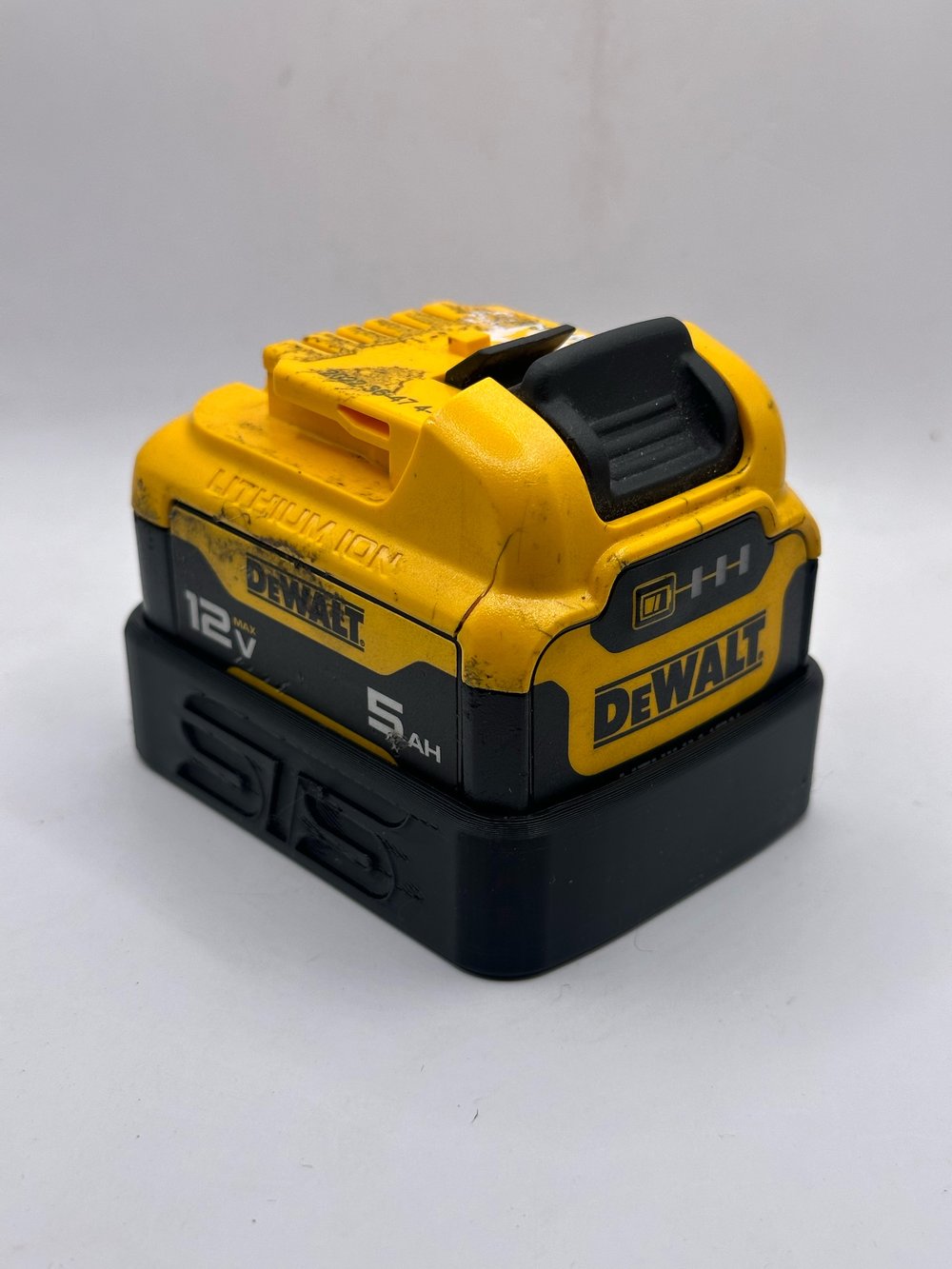 STS Auto Design DWDCB126 – Dewalt 12V 5.0Ah DCB126 Magnetic Battery Cover