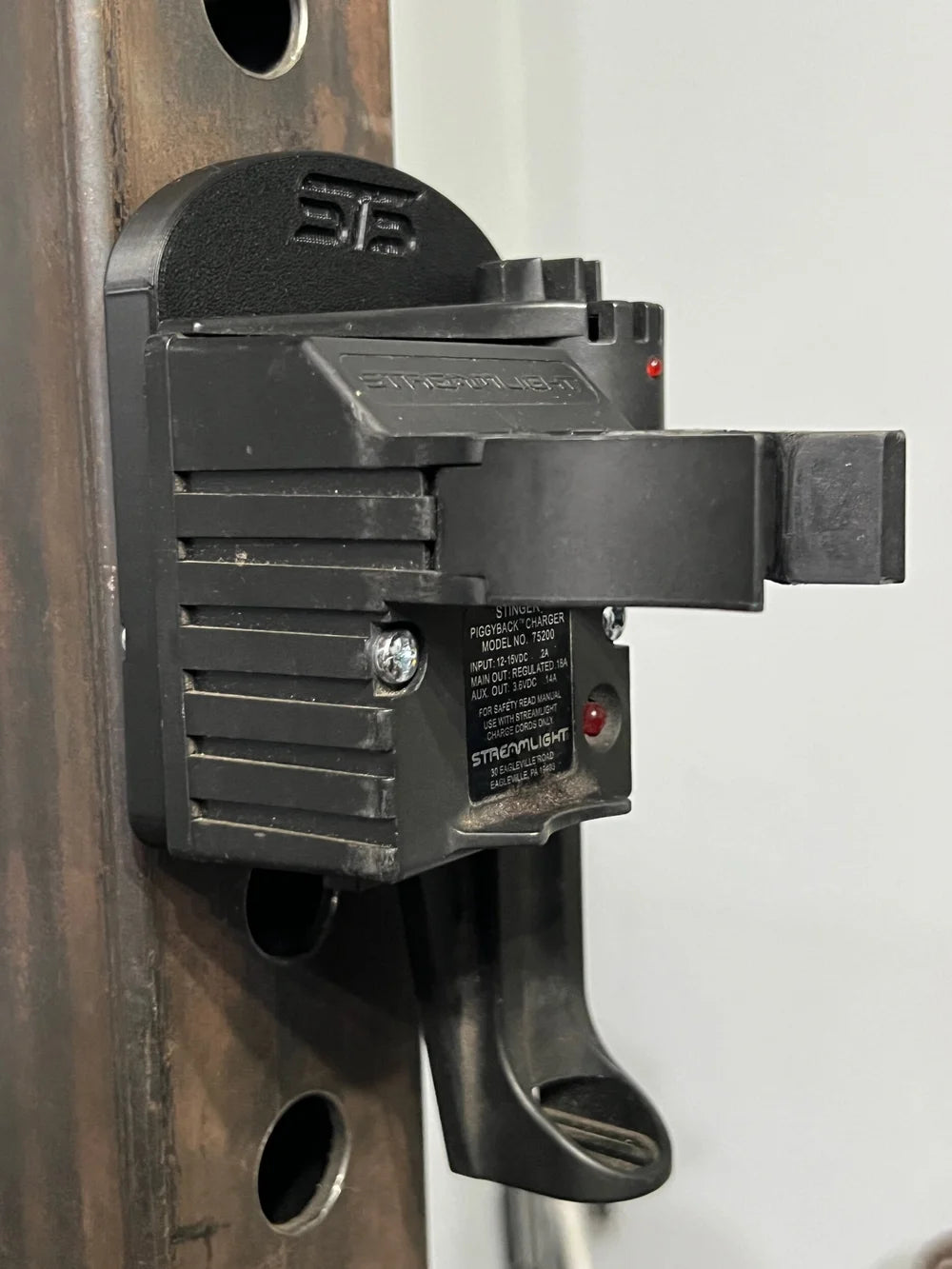 STS Auto Design SL02 – Magnetic Charger Plate for Streamlight 75200 Flashlights