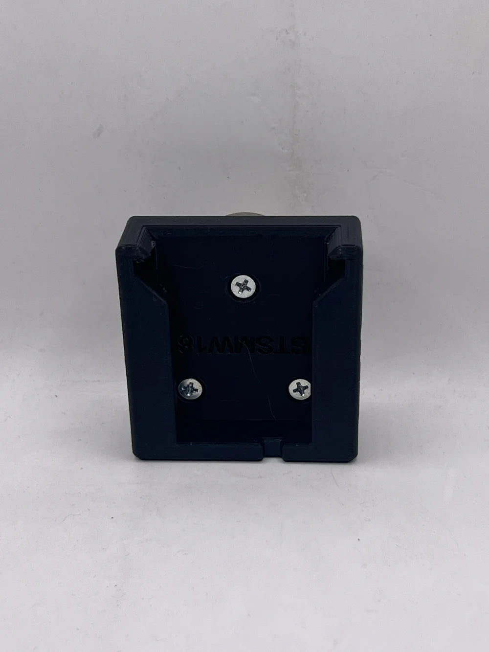 STS Auto Design Tools STSMW18 – Magnetic M18 Battery Holder for Milwaukee Tools