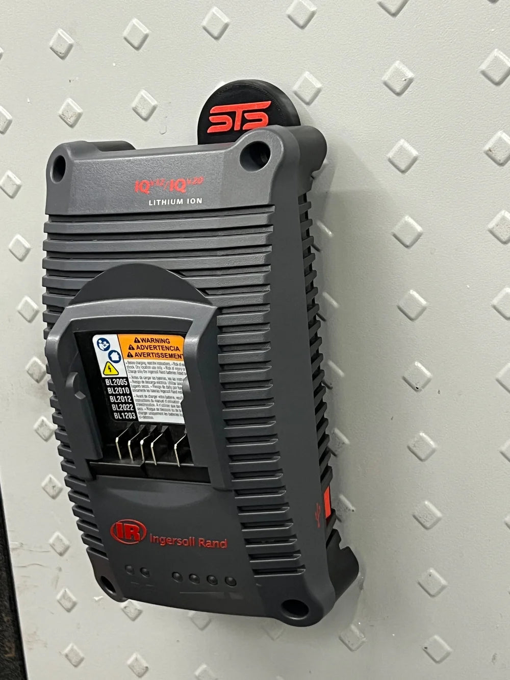 STS Auto Design IR1220IQCH - Ingersoll Rand Magnetic Combo Charger Holder