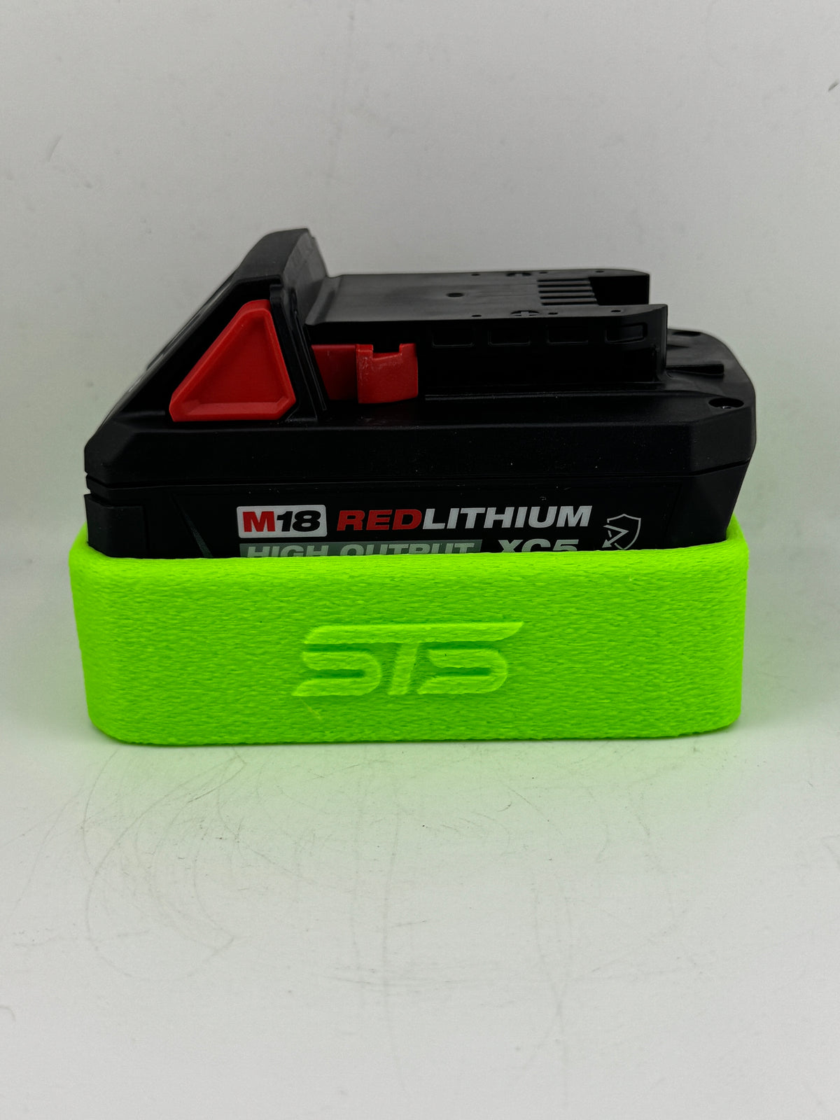 STS Auto Design Tools MW18HXSO — Milwaukee M18 HIGH OUTPUT XC5.0 Slip-On Magnetic Battery Cover