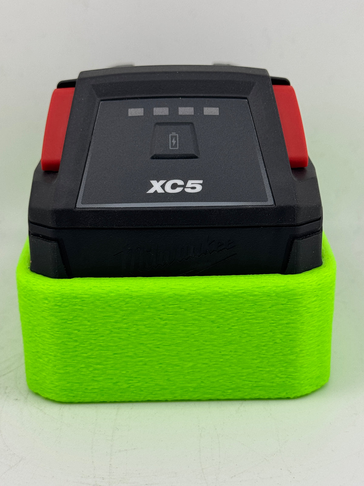STS Auto Design Tools MW18HXSO — Milwaukee M18 HIGH OUTPUT XC5.0 Slip-On Magnetic Battery Cover