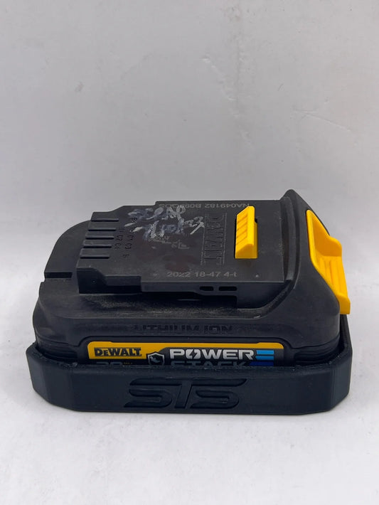 STS Auto Design Tools DWDCBP034G - DeWalt 20V 1.7Ah Magnetic Battery Cover