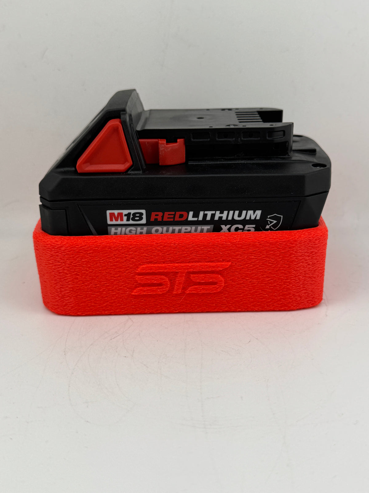 STS Auto Design Tools MW18HXSO — Milwaukee M18 HIGH OUTPUT XC5.0 Slip-On Magnetic Battery Cover