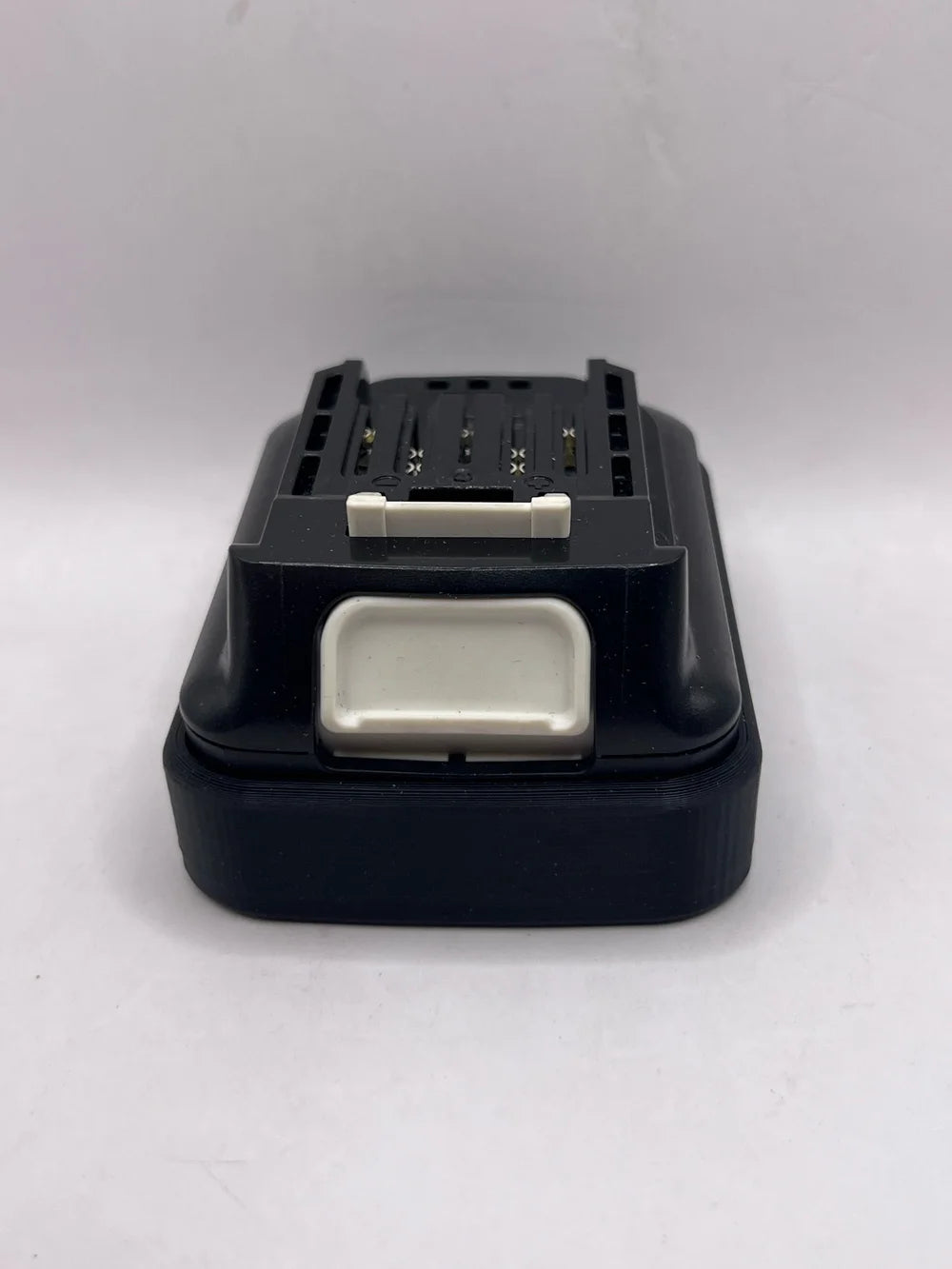STS Auto Design MK1220 – Makita 12V 2.0Ah Magnetic Battery Cover