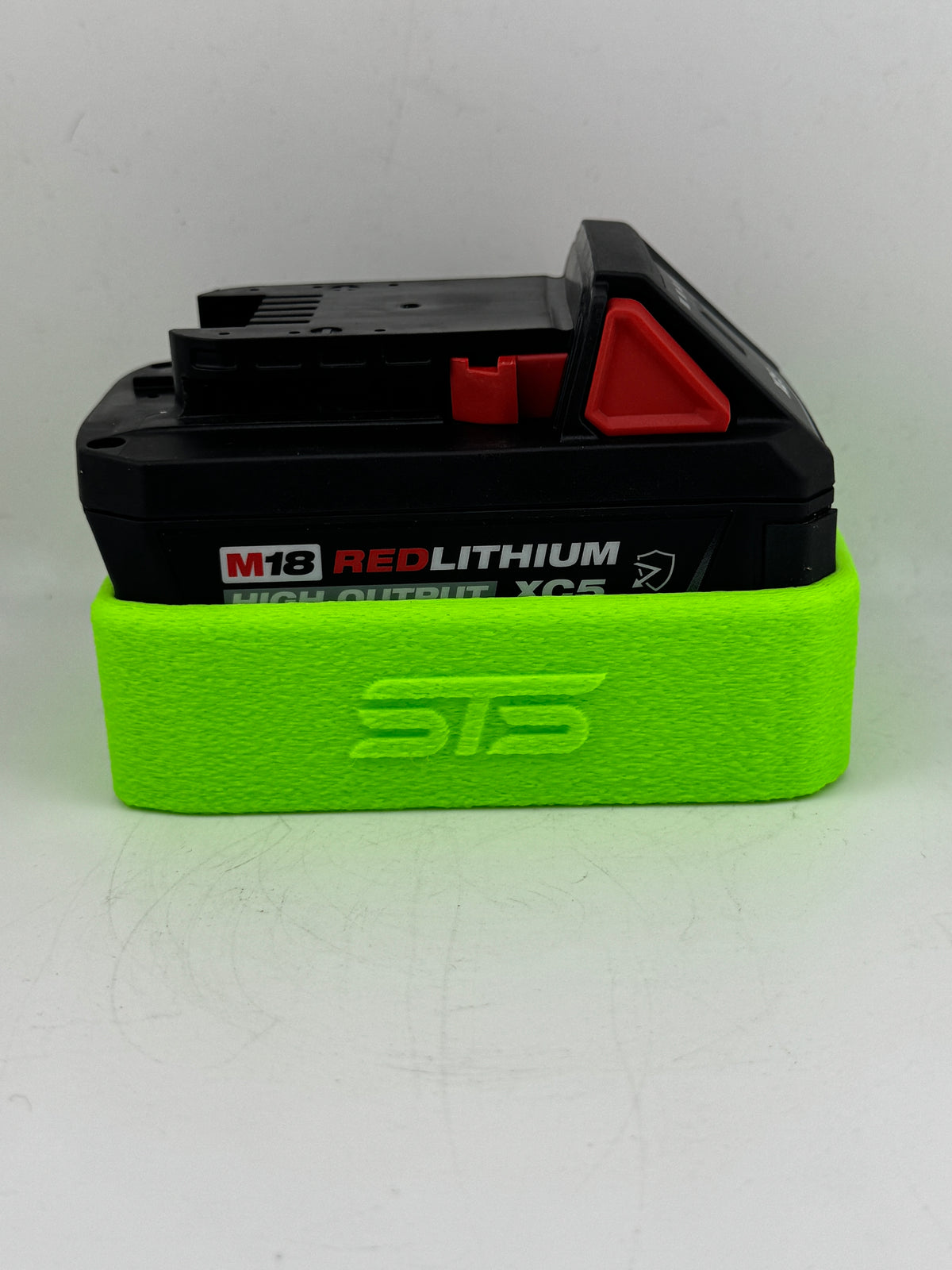 STS Auto Design Tools MW18HXSO — Milwaukee M18 HIGH OUTPUT XC5.0 Slip-On Magnetic Battery Cover