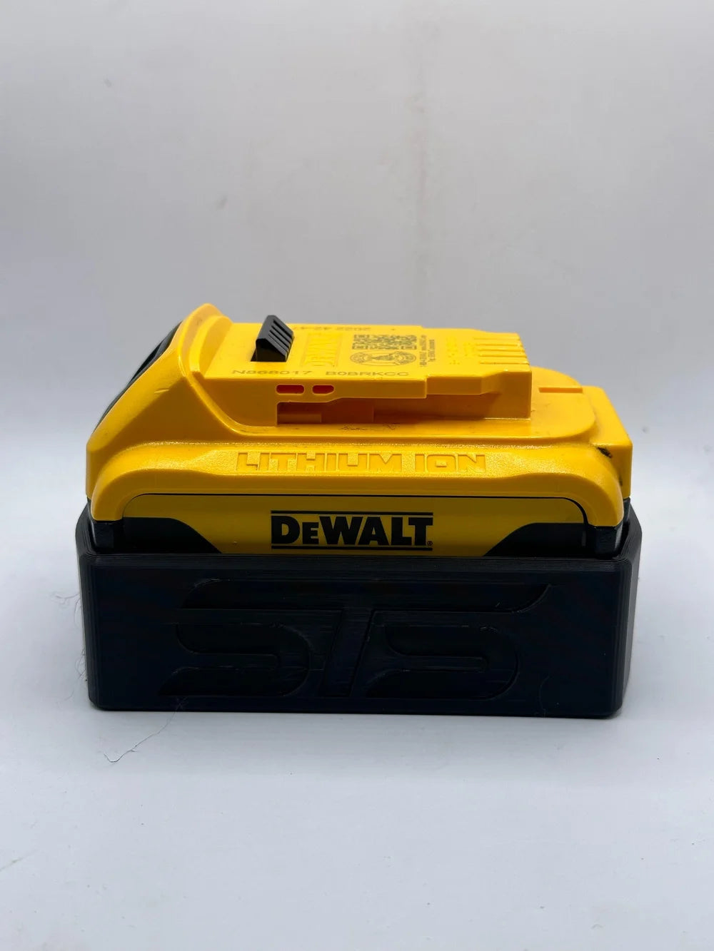STS Auto Design DWDCB204 – Dewalt 20V 4.0Ah DCB204 Magnetic Battery