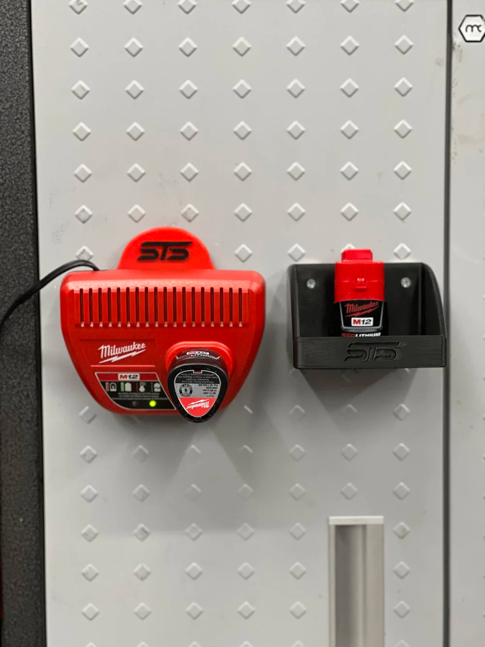 STS Auto Design MW12 – Milwaukee 12V Magnetic Battery Charger Holder